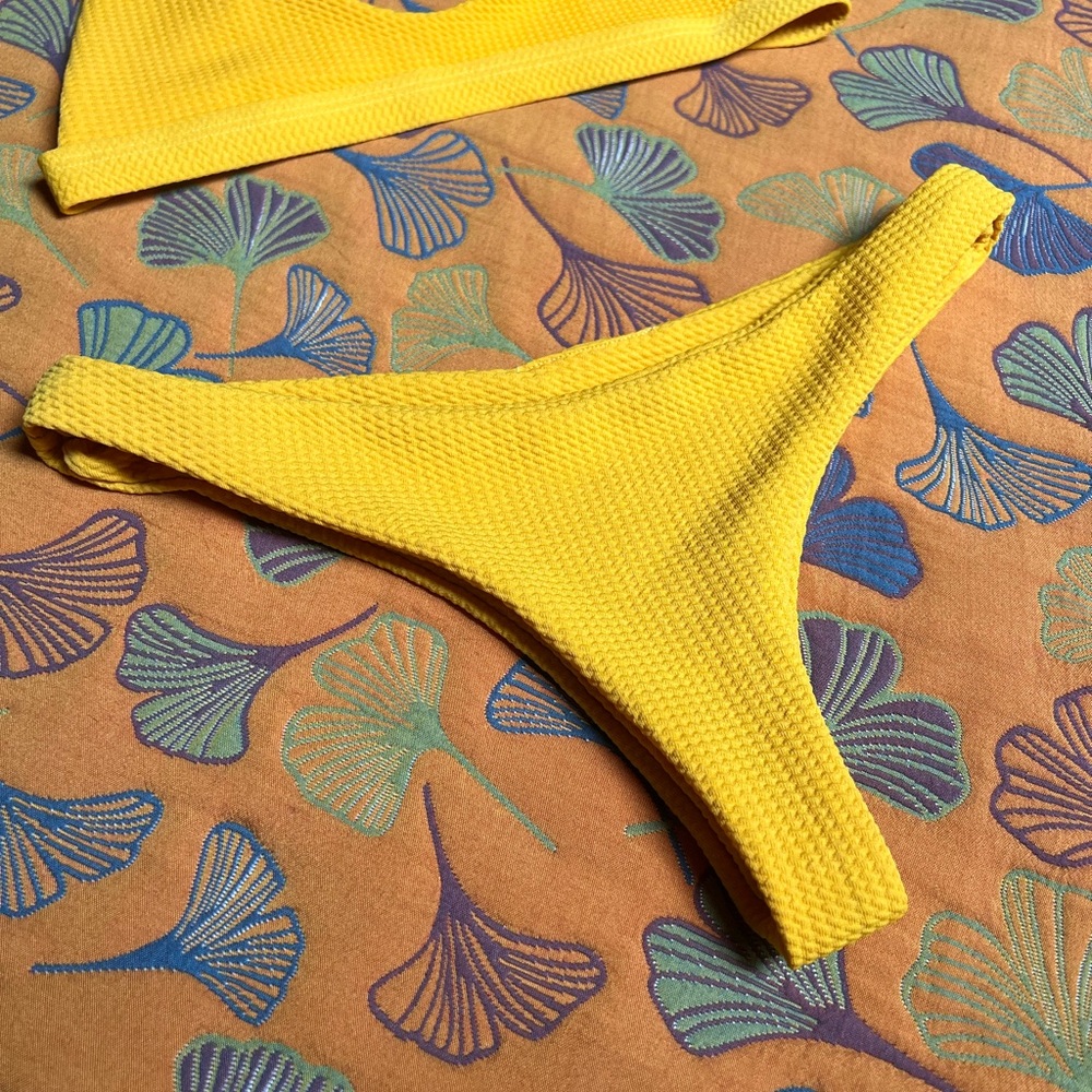 Cute bikini - Picture 4 of 11